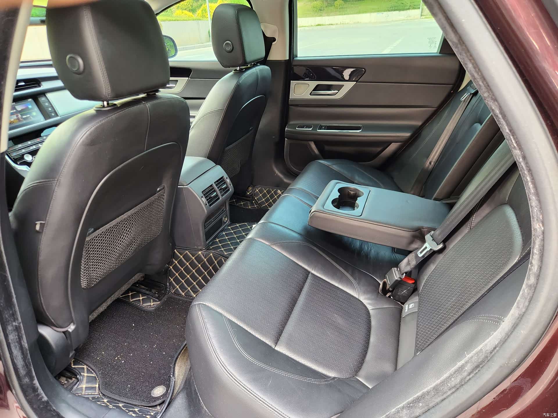 Jaguar XF, 2016 11