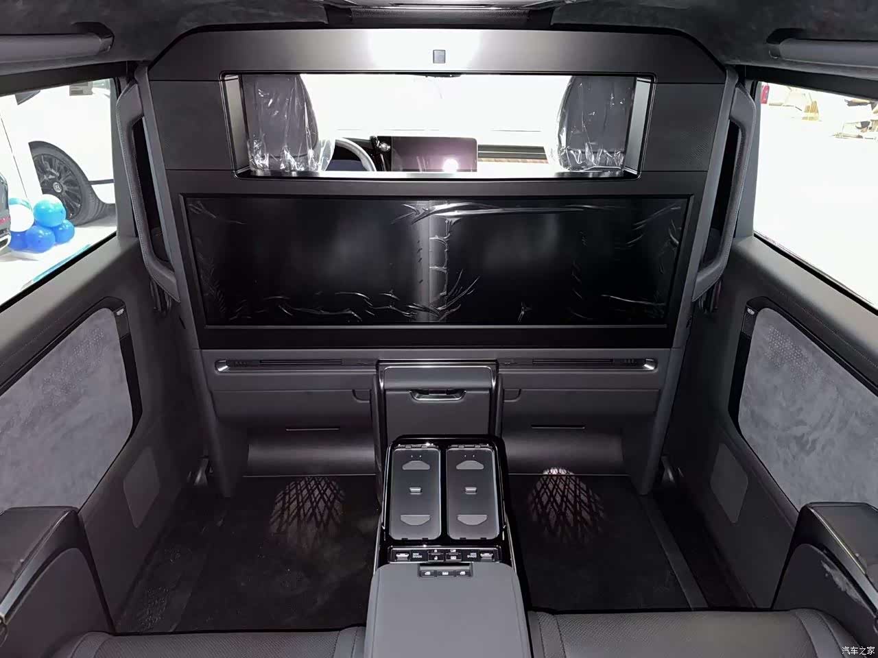 Lexus LM, 2026 12