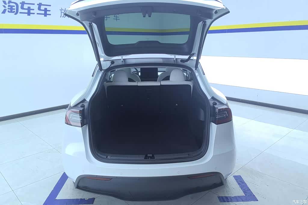 Tesla Model Y, 2023 4