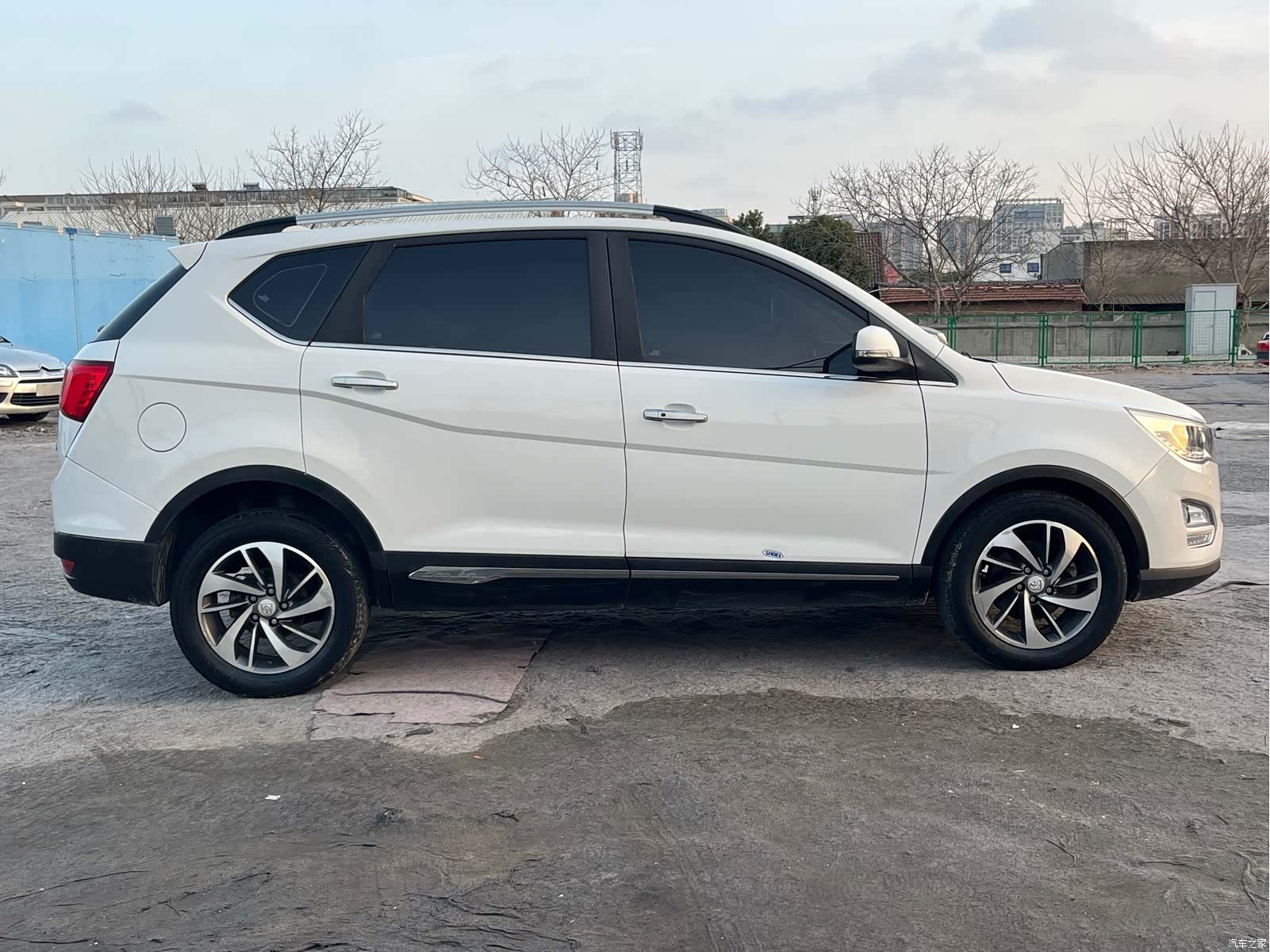 Wuling 560, 2016 4