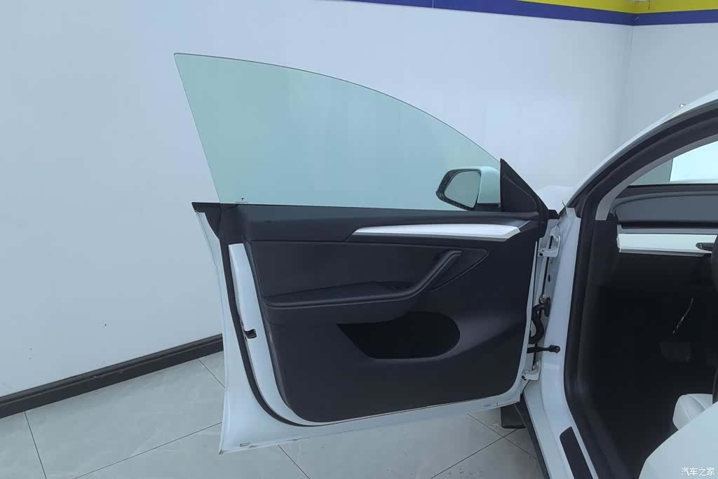 Tesla Model Y, 2023 7