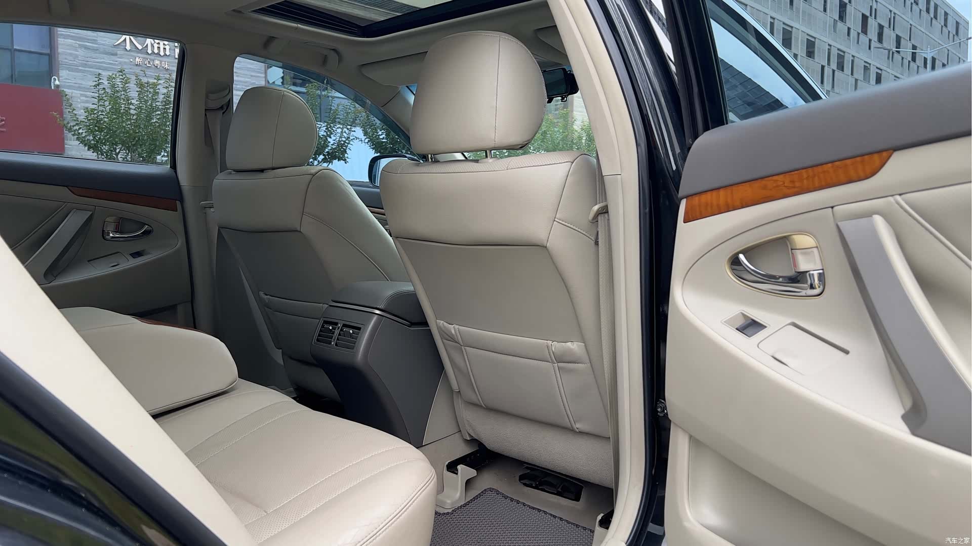 Toyota Camry, 2011 17