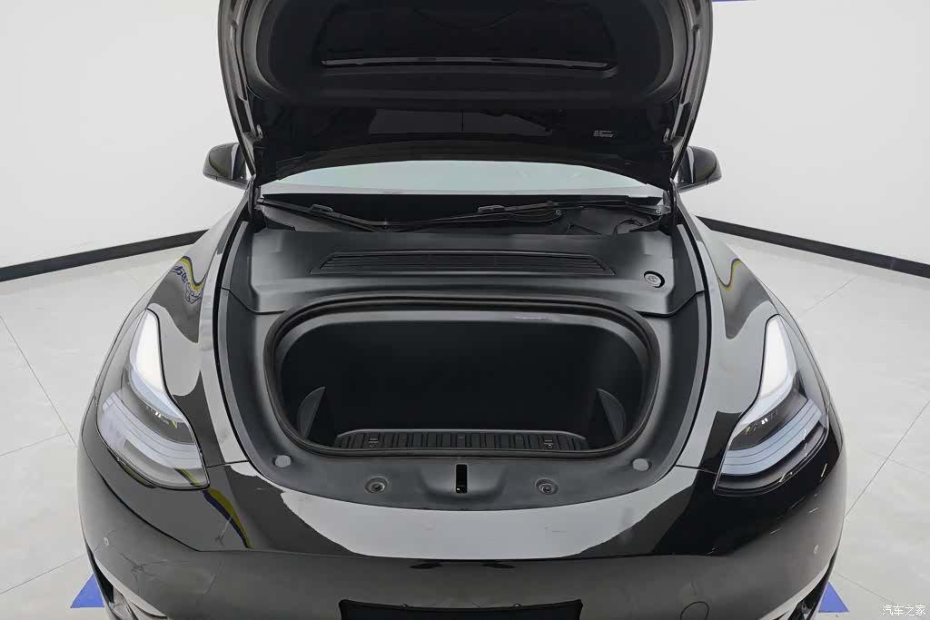 Tesla Model Y, 2023 10