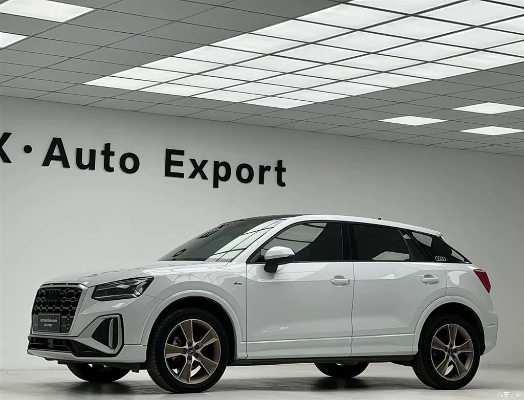 Audi Q2L, 2021 13