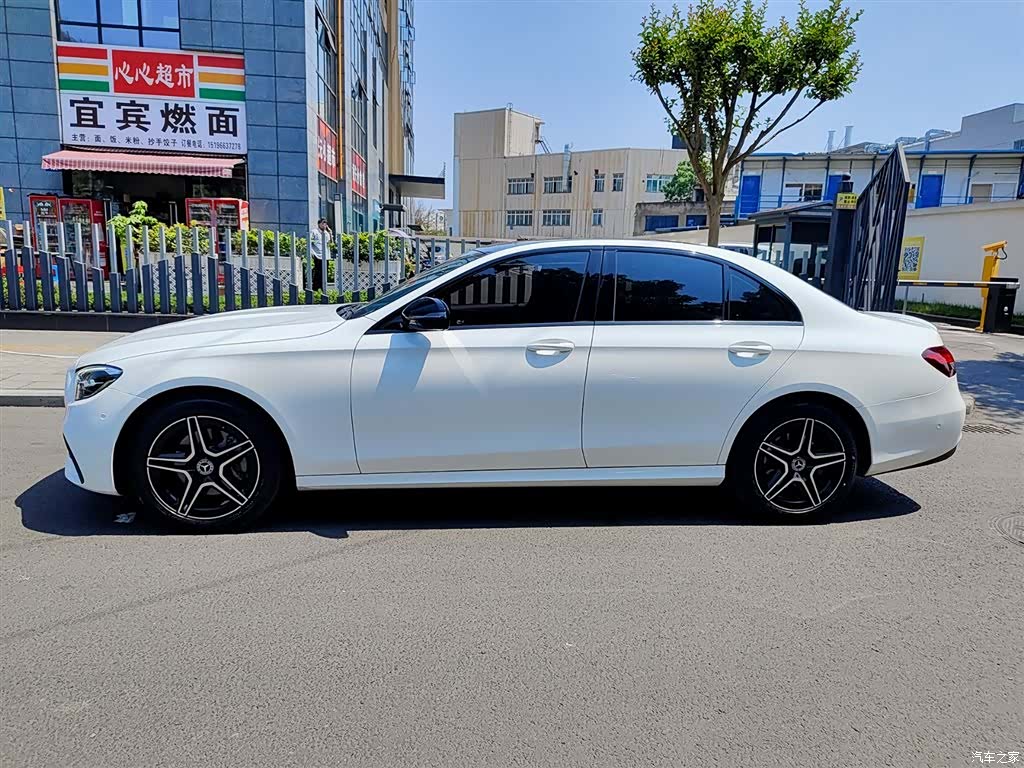Mercedes-Benz E-Class, 2023 3