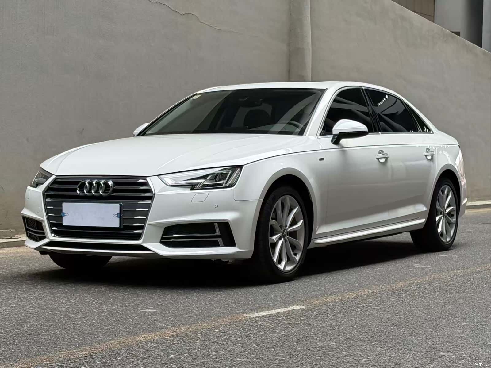 Audi A4L, 2018 1