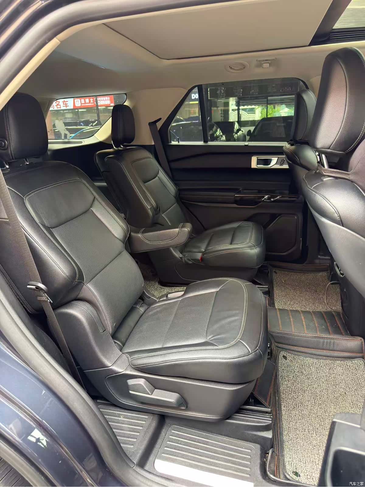 Ford Explorer, 2022 12