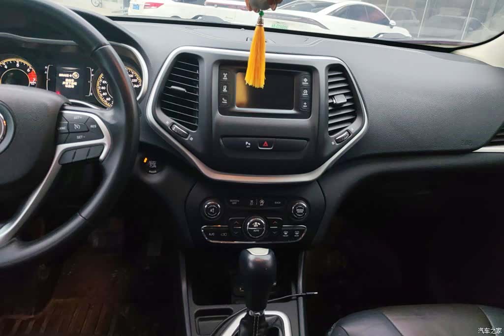 Jeep Cherokee, 2016 13
