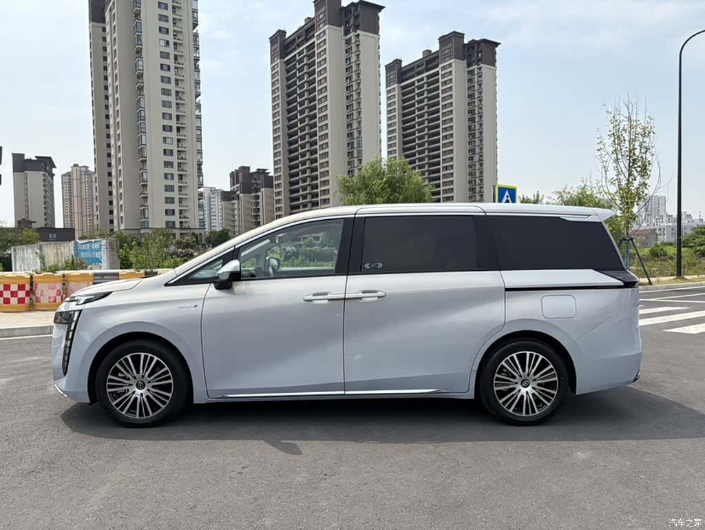 Trumpchi E8, 2024 24