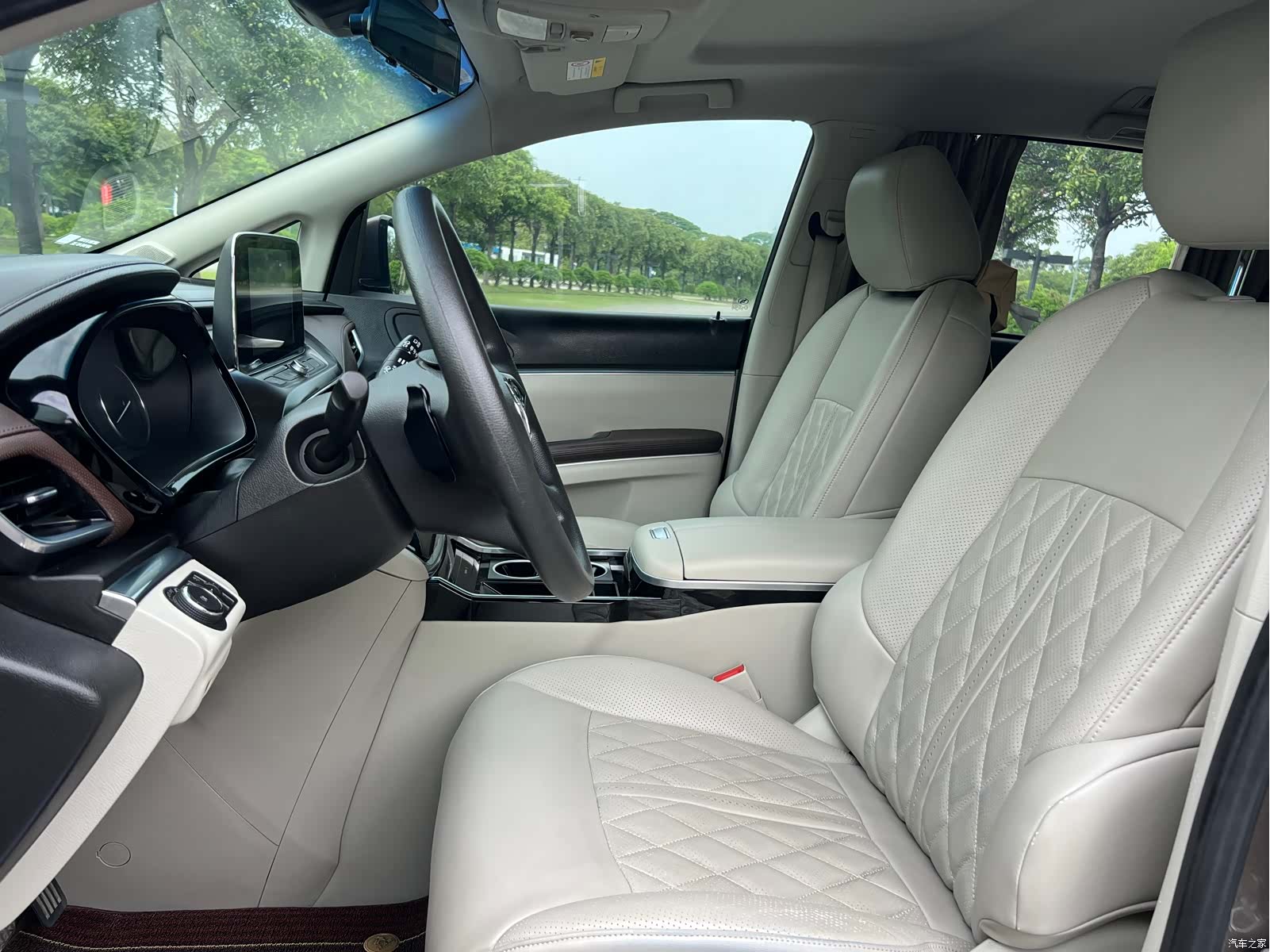 Buick GL8, 2022 10
