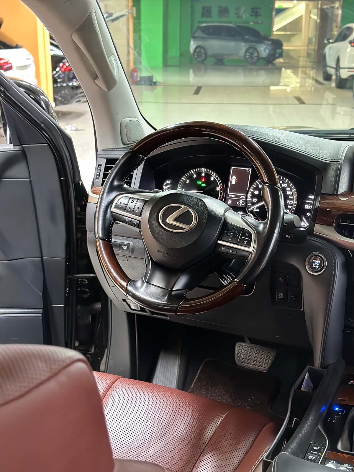 Lexus LX, 2020 7