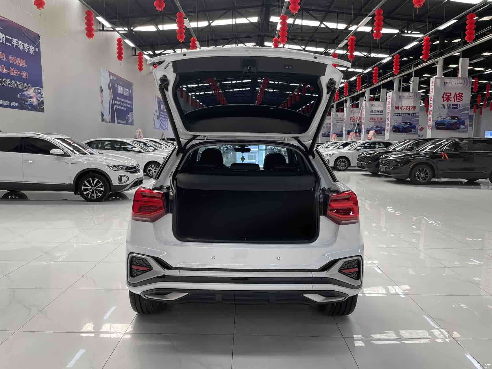 Audi Q2L, 2023 17