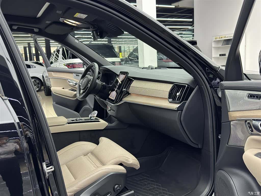 Volvo XC90, 2025 8