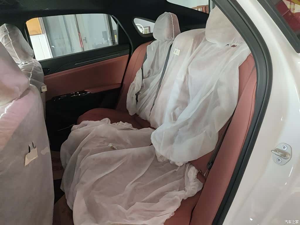 Geely Galaxy L6, 2026 17