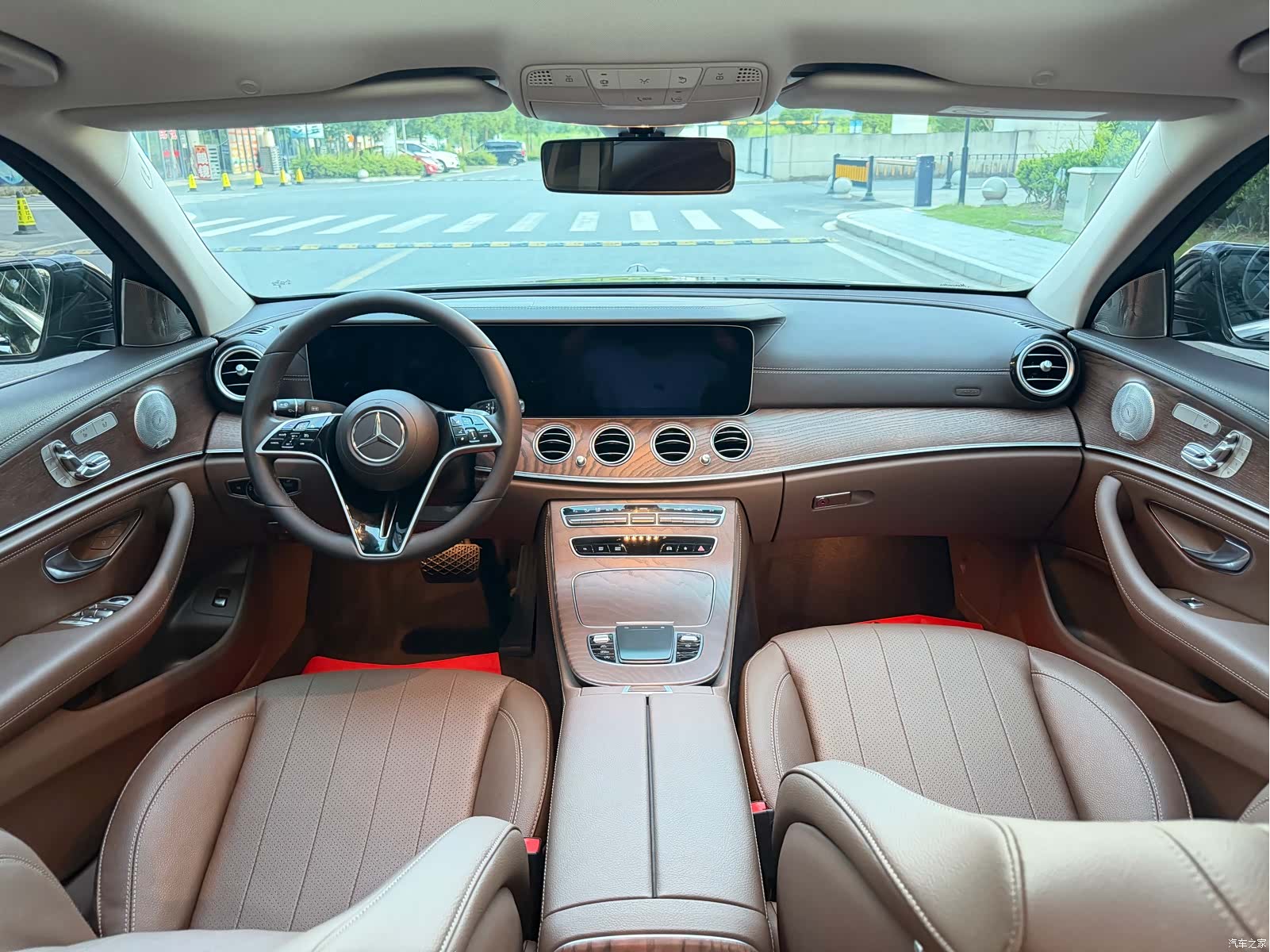 Mercedes-Benz E-Class, 2023 10