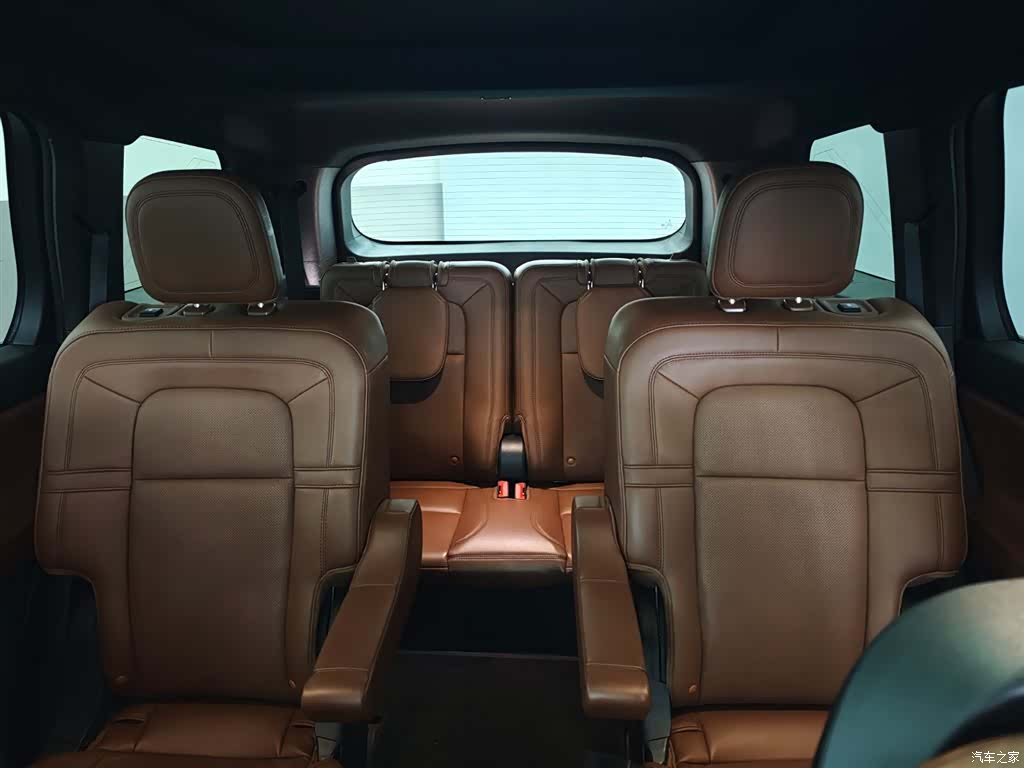 Lincoln Aviator, 2022 9