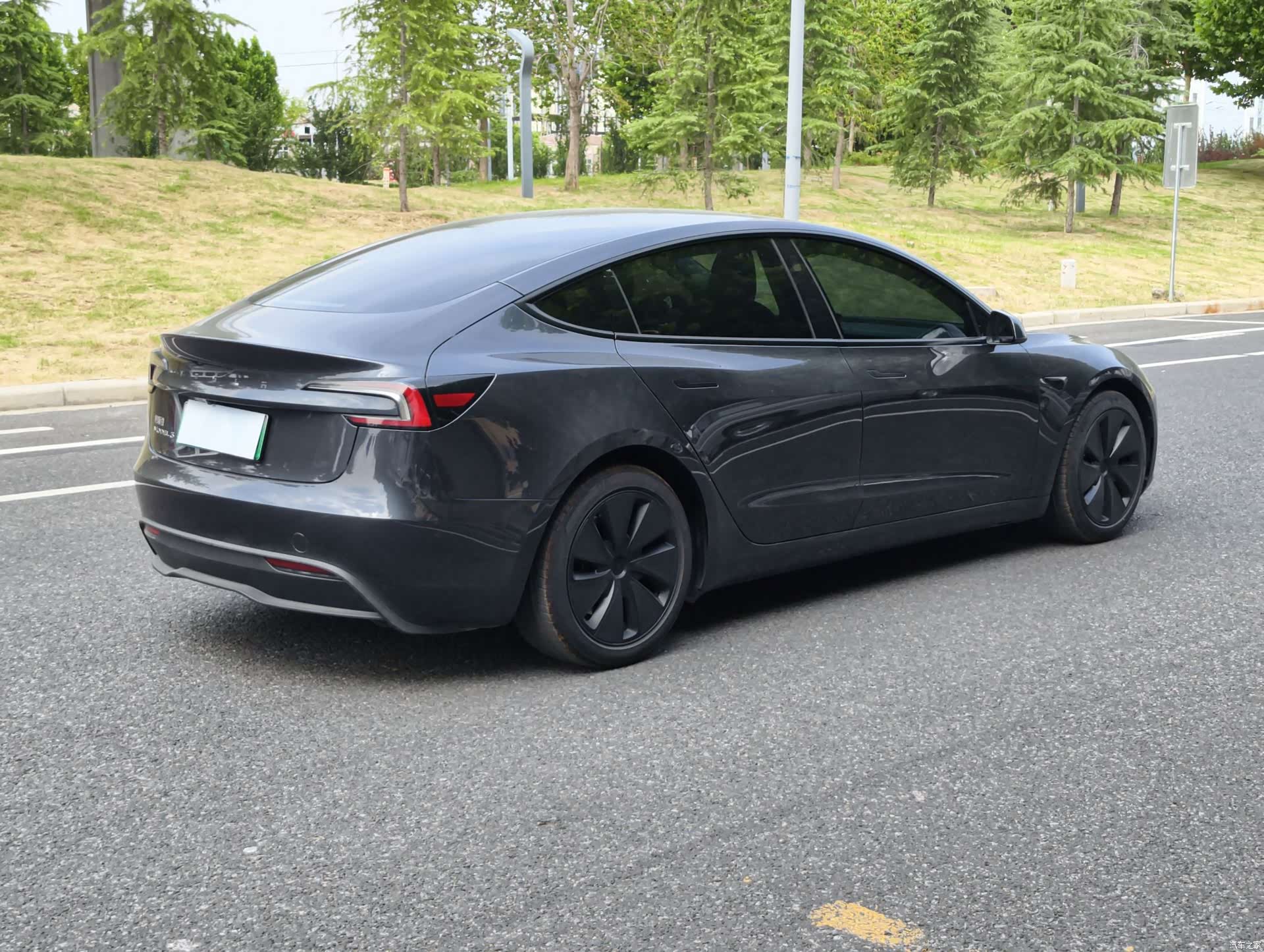 Tesla Model 3, 2025 4