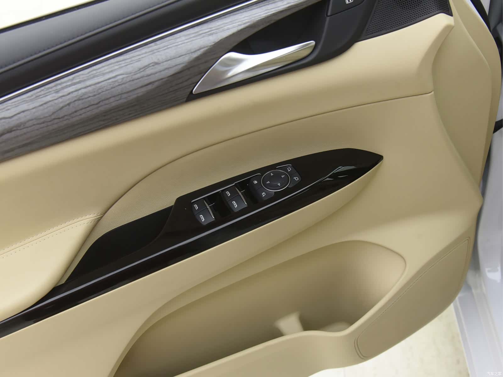 Buick GL8, 2025 10