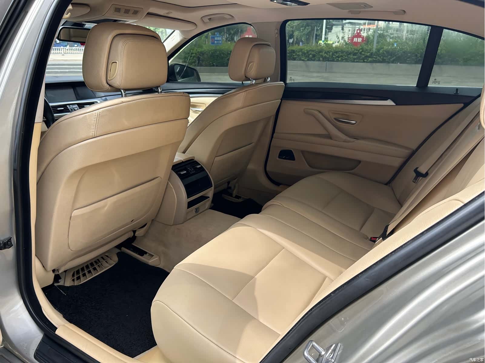 BMW 5 Series, 2010 8