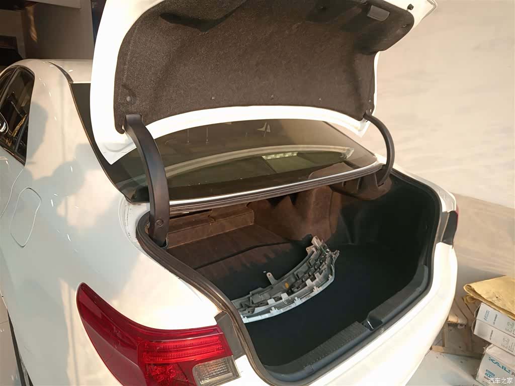 Toyota 2.5V, 2016 19