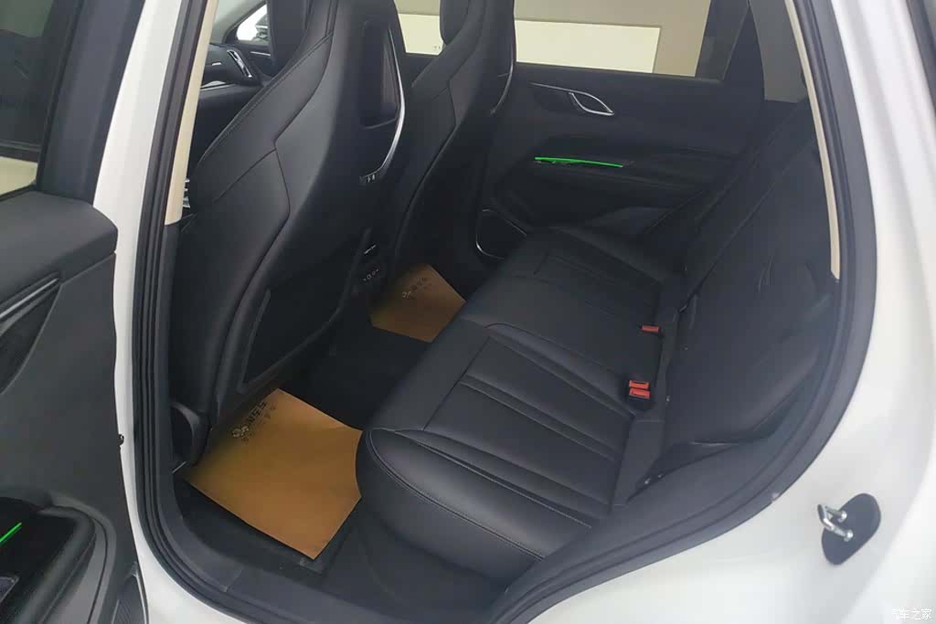 Hongqi HS3, 2024 11