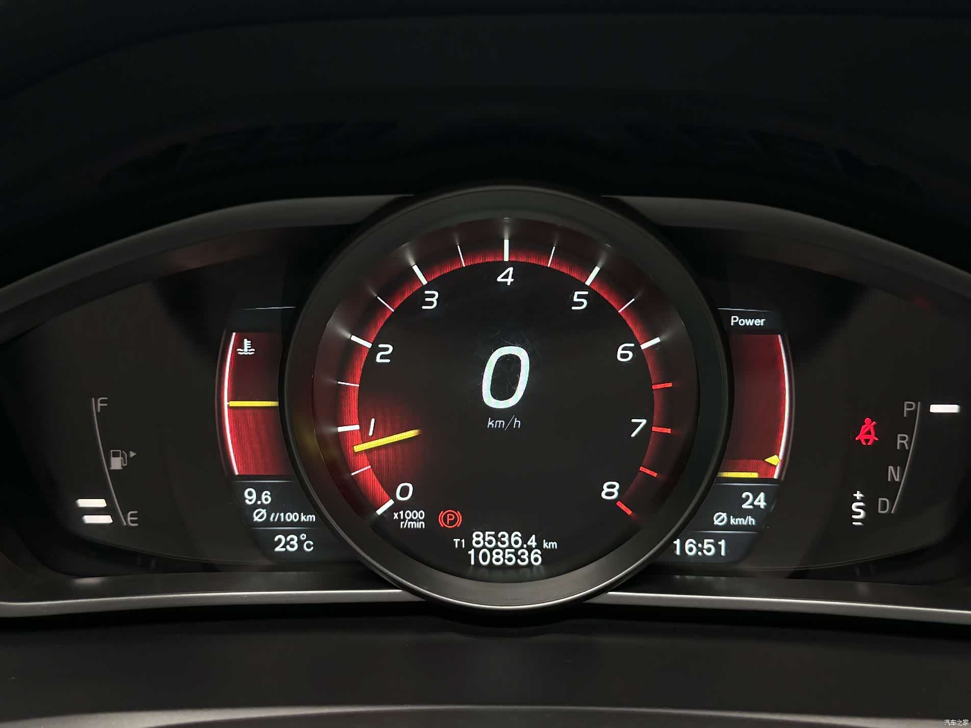 Volvo V40, 2015 11