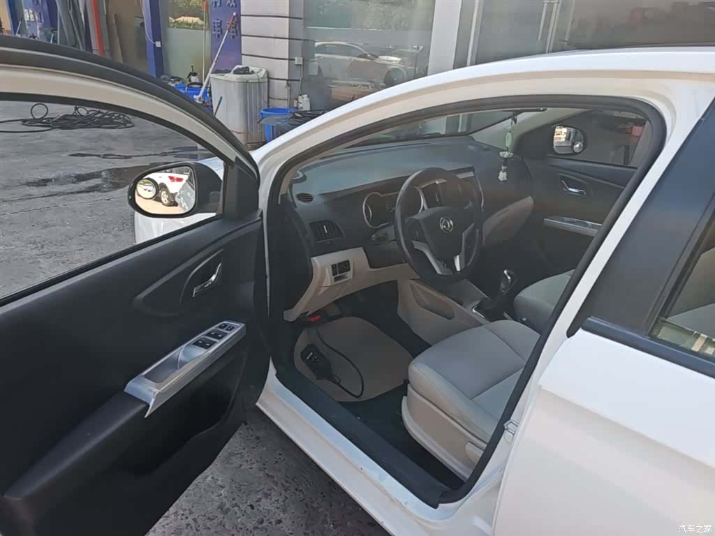 DongFeng A30, 2015 16