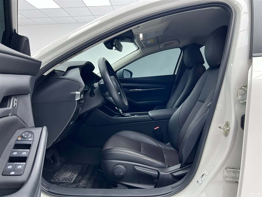 Mazda Mazda3, 2023 16
