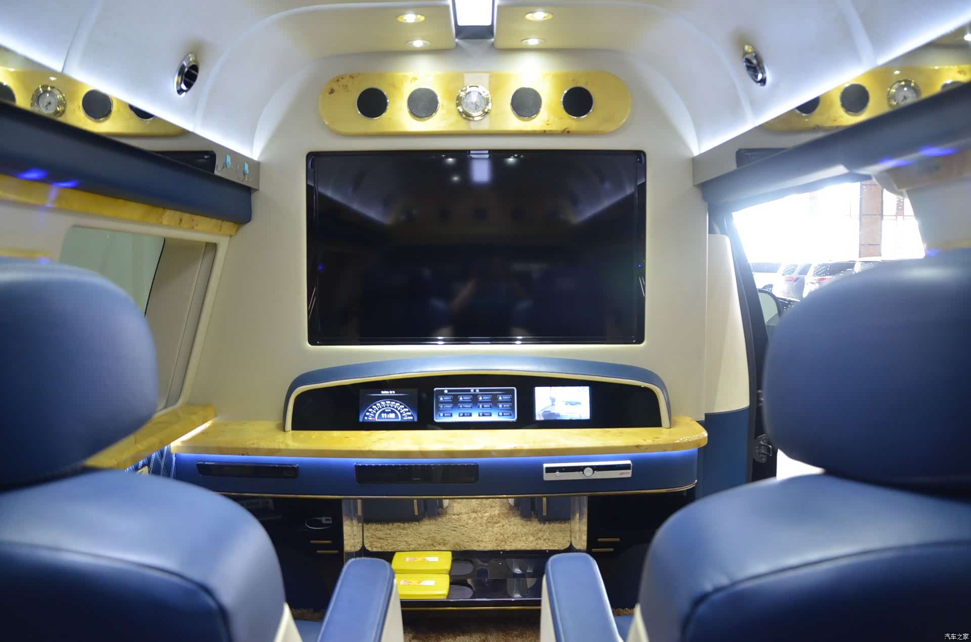 Ford E350, 2017 9
