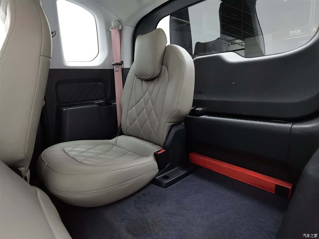 Wuling E300, 2020 15