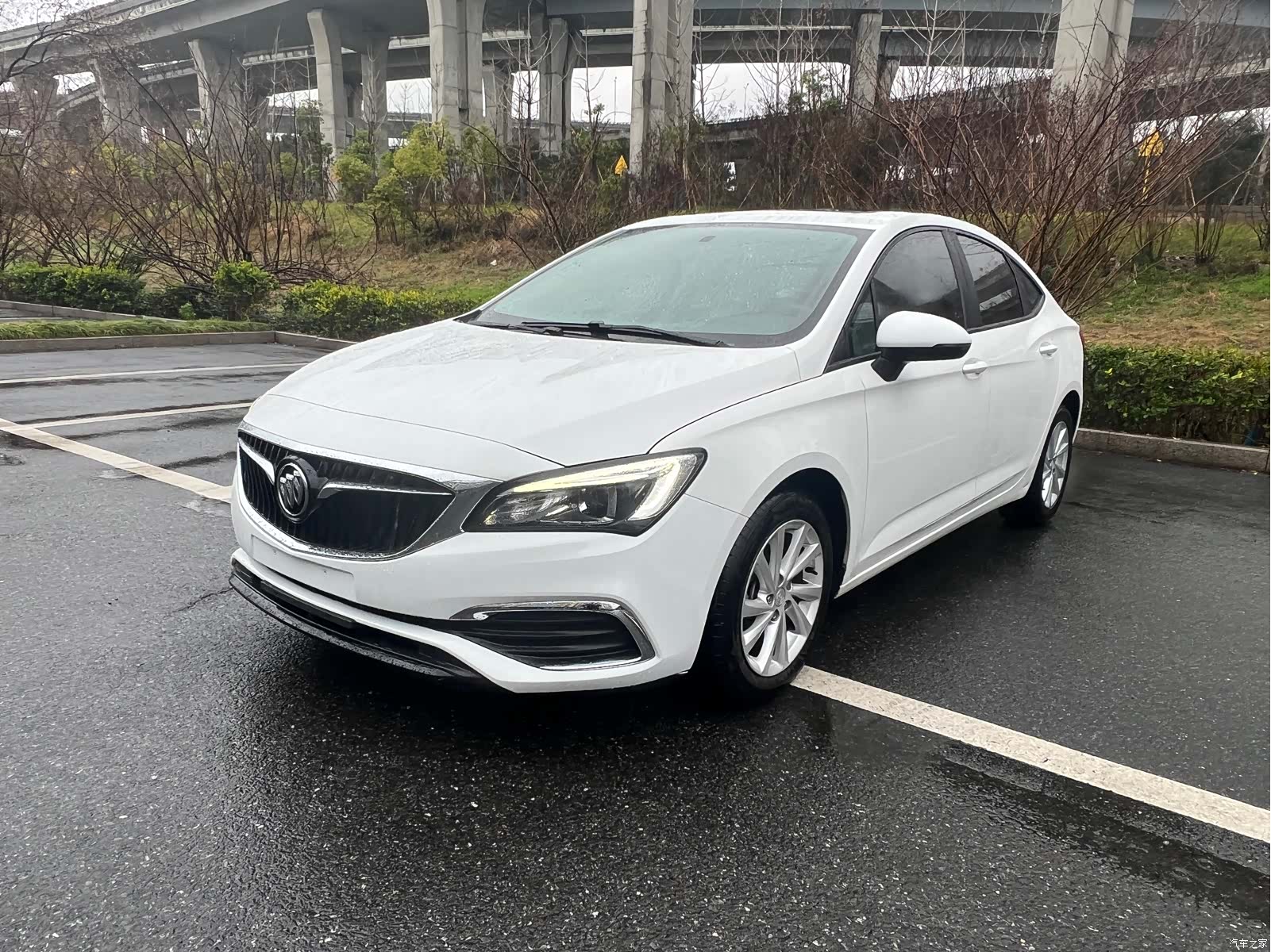Buick Verano, 2018 1