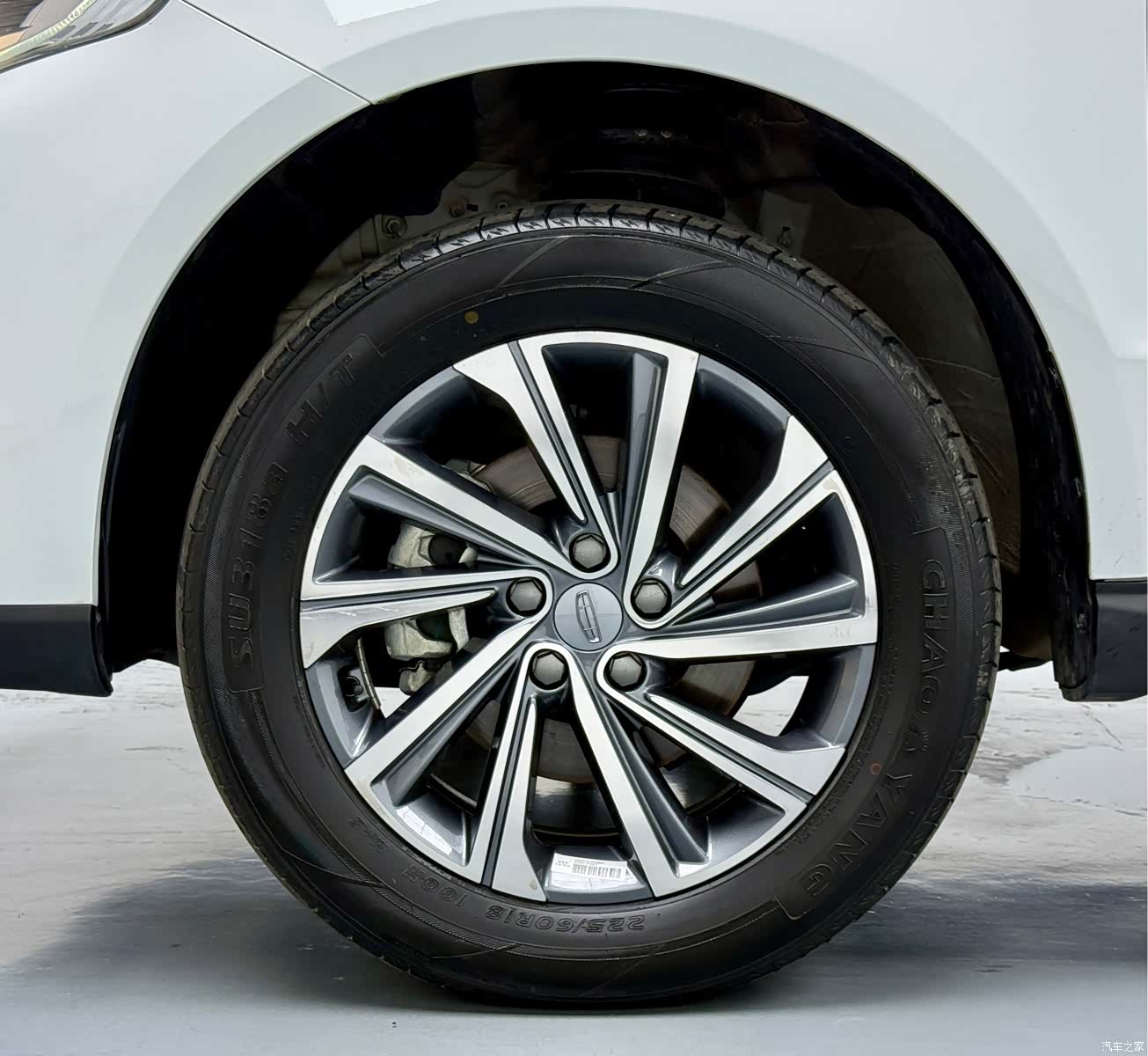 Geely X6, 2022 22
