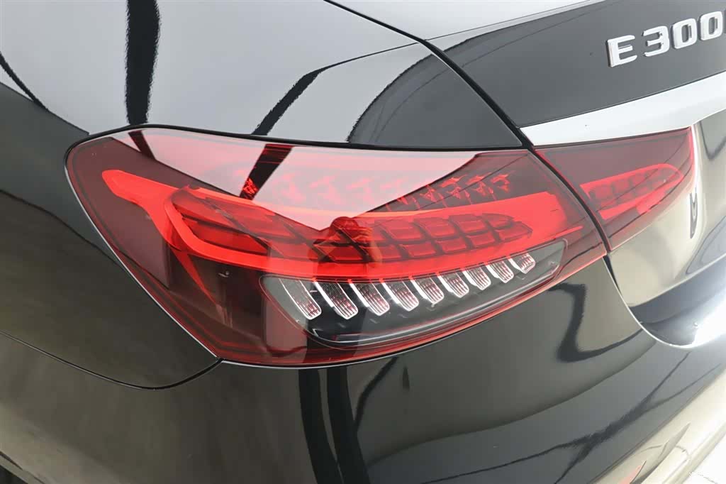 Mercedes-Benz E-Class, 2023 31