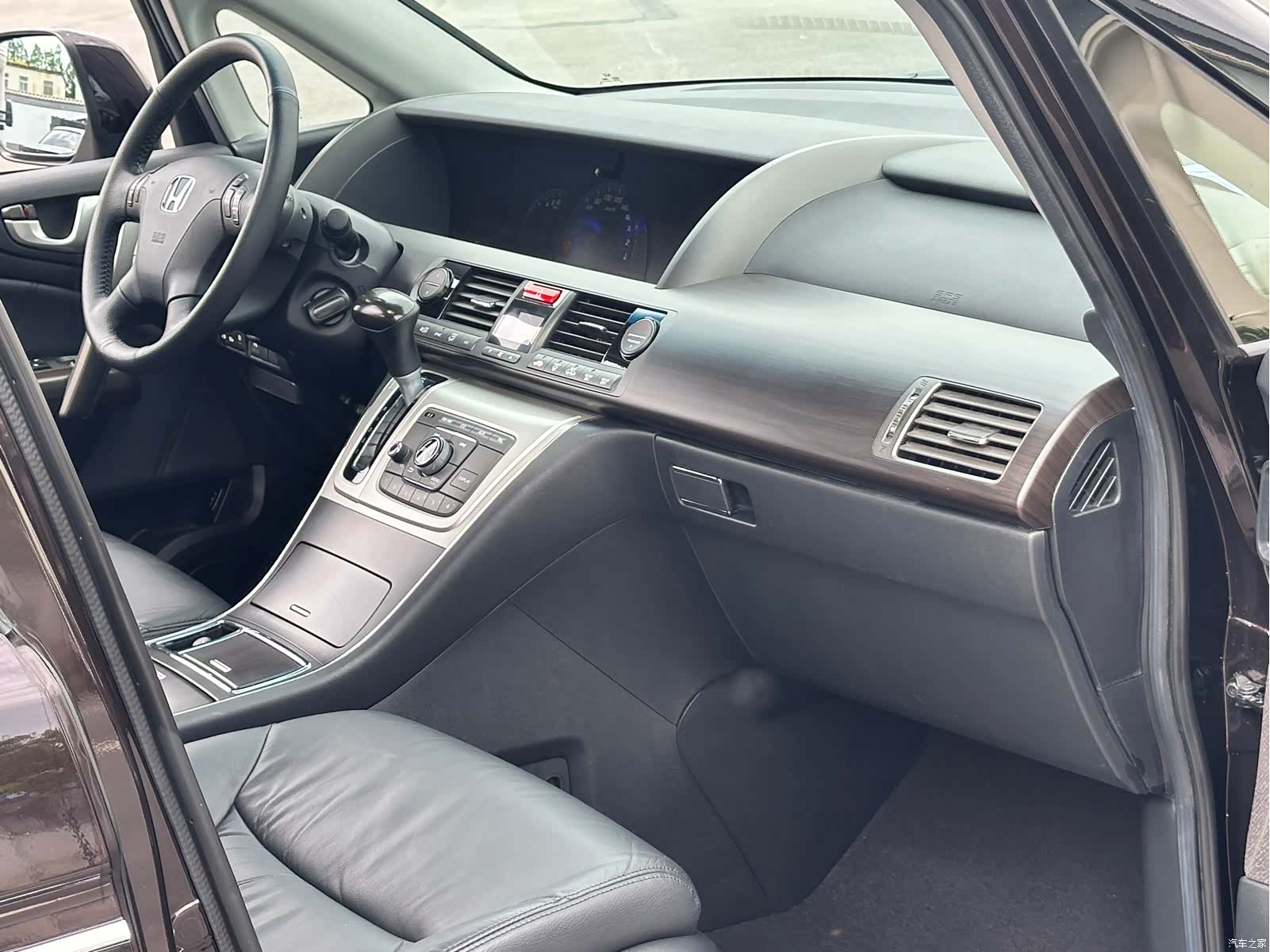 Honda Elysion, 2014 16