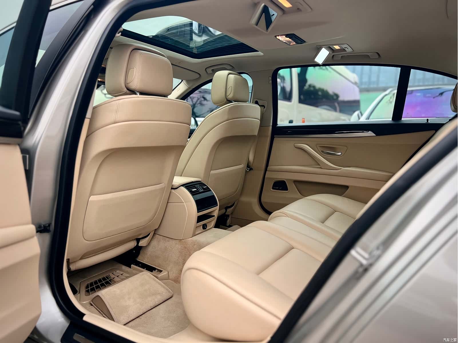 BMW 5 Series, 2012 32