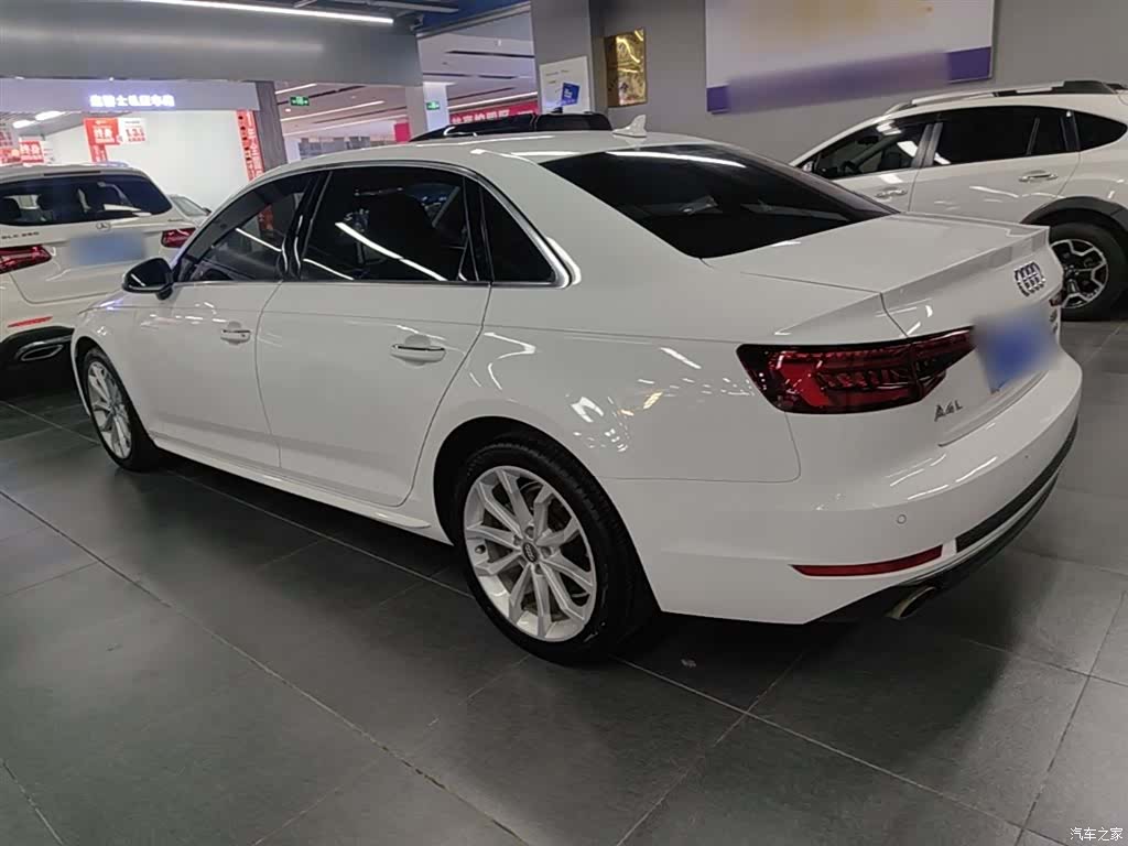 Audi A4L, 2018 все фото