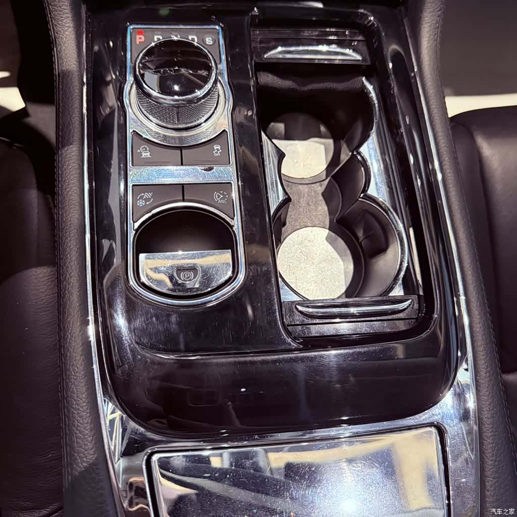 Jaguar XJ, 2017 12