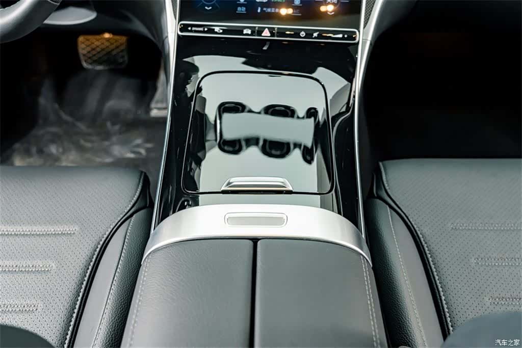Mercedes-Benz C-Class, 2023 11