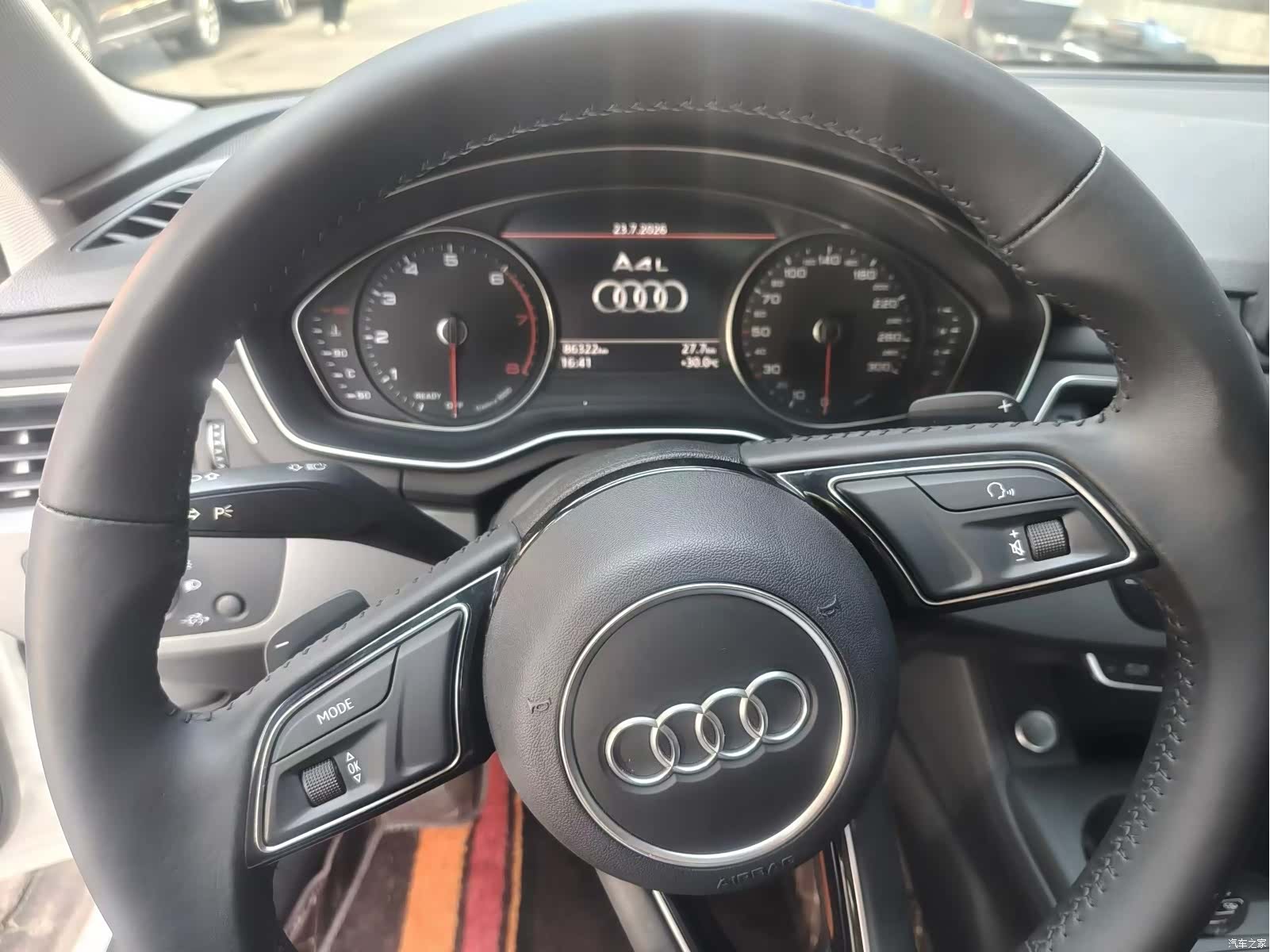 Audi A4L, 2019 все фото