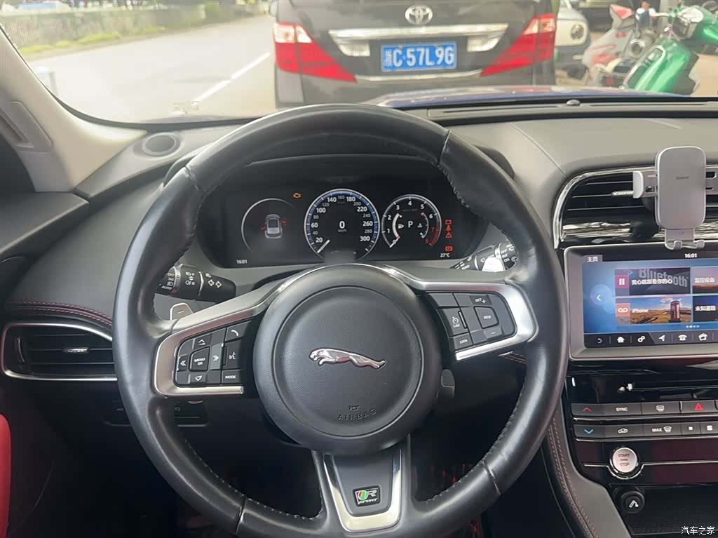 Jaguar F-PACE, 2017 3