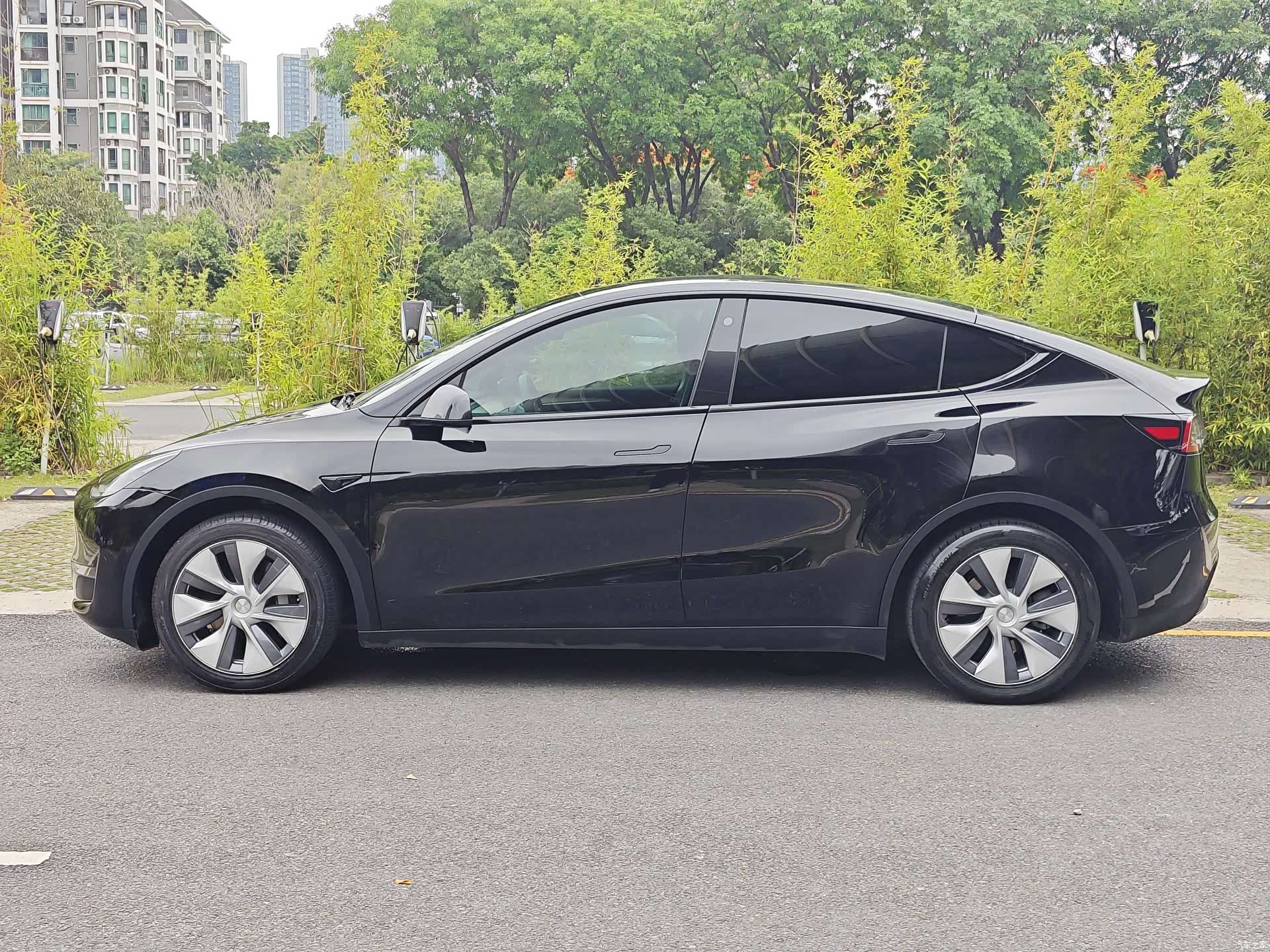 Tesla Model Y, 2021 3
