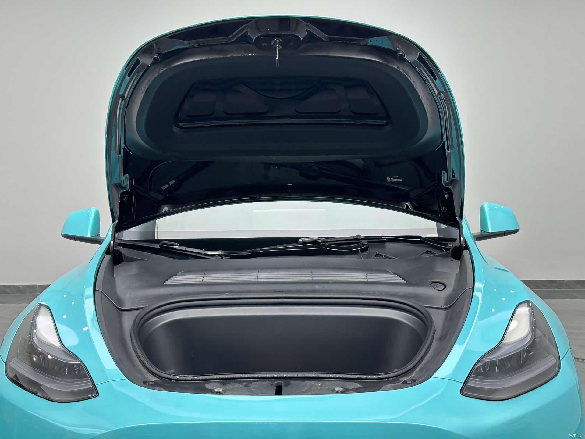 Tesla Model Y, 2023 25