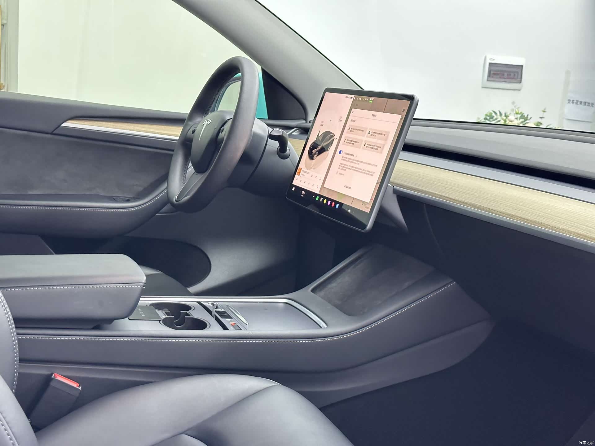 Tesla Model Y, 2023 16