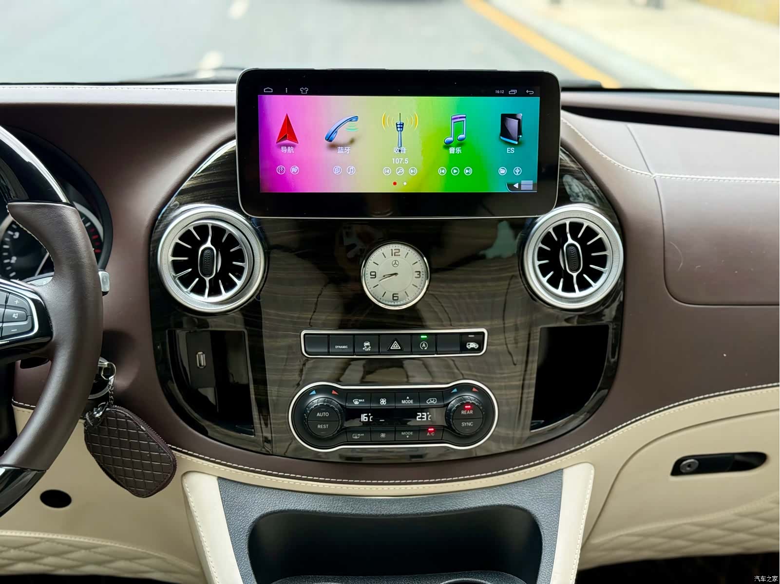 Mercedes-Benz 7, 2021 17