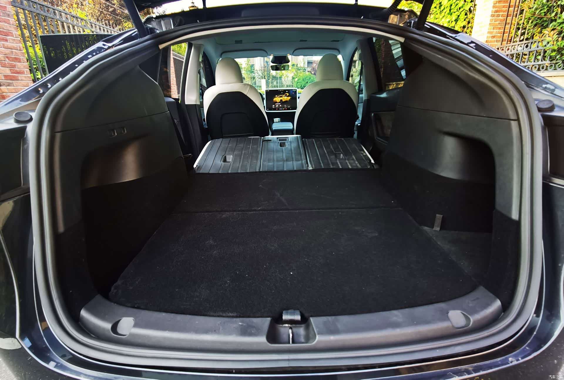 Tesla Model Y, 2024 18