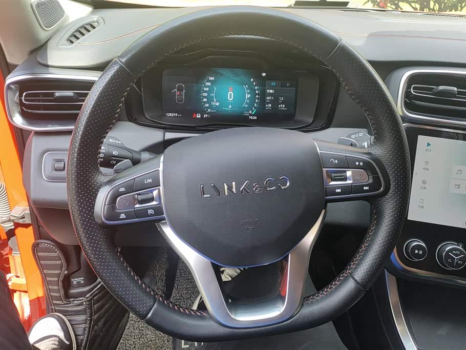 Lynk & Co 01