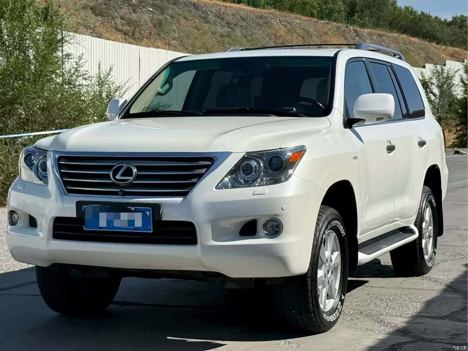 Lexus LX, 2010 1