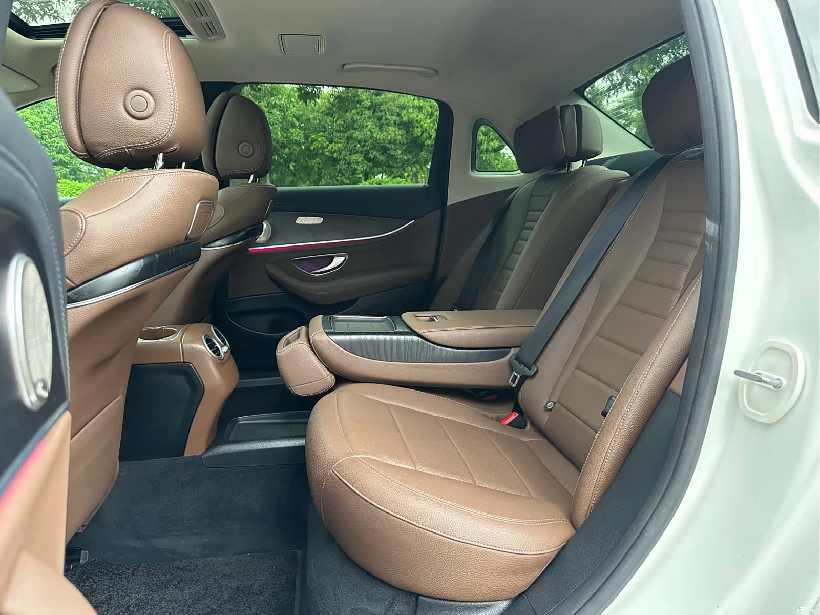 Mercedes-Benz E-Class, 2019 13