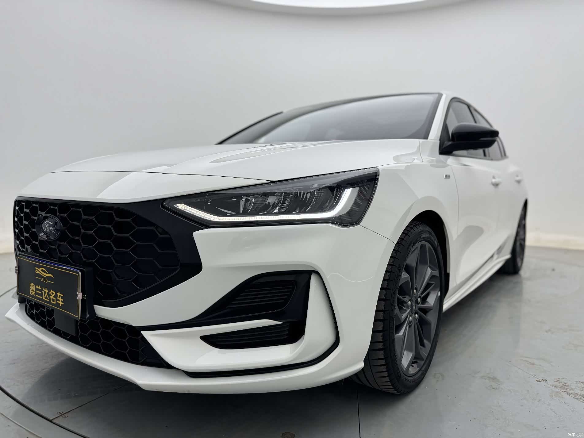 Ford Focus, 2023 3