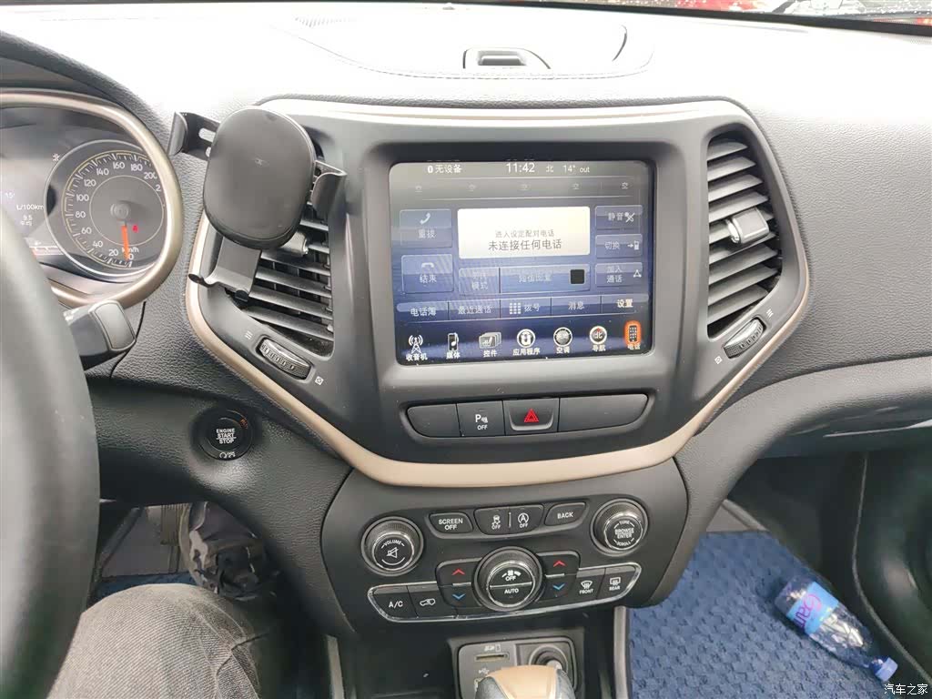 Jeep Cherokee, 2017 13